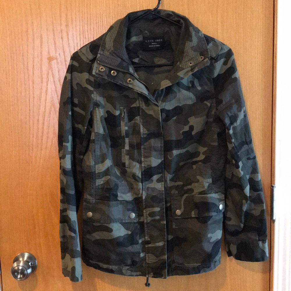 Love tree lightweight camo jacket